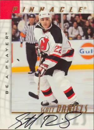 1997-98 BE A PLAYER - SCOTT DANIELS #116 AUTOGRAPHS